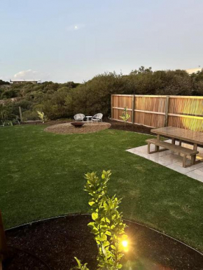 NEW Magpie Sands - 3 Bedroom home - Downstairs only, 1 min walk to Aldinga Beach